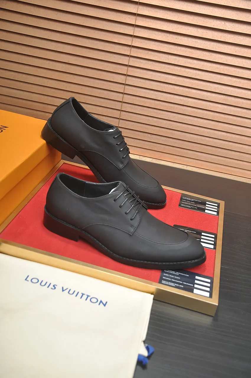 Men's men's shoes 💰500💶 [LV] (original single cowhide lining) 🍀LV's latest genuine leather business suit shoes are launched simultaneously on the official website. The first-layer cowhide imported from Italy is made of heavy gold, 💥official website 1:1 rubber outsole. Versatile to wear, high-end without losing class, and the color combination is extraordinary. This four-season style is alluring when worn on your feet, showing off your big-name flair. Standard code 38-45 (45 customized)